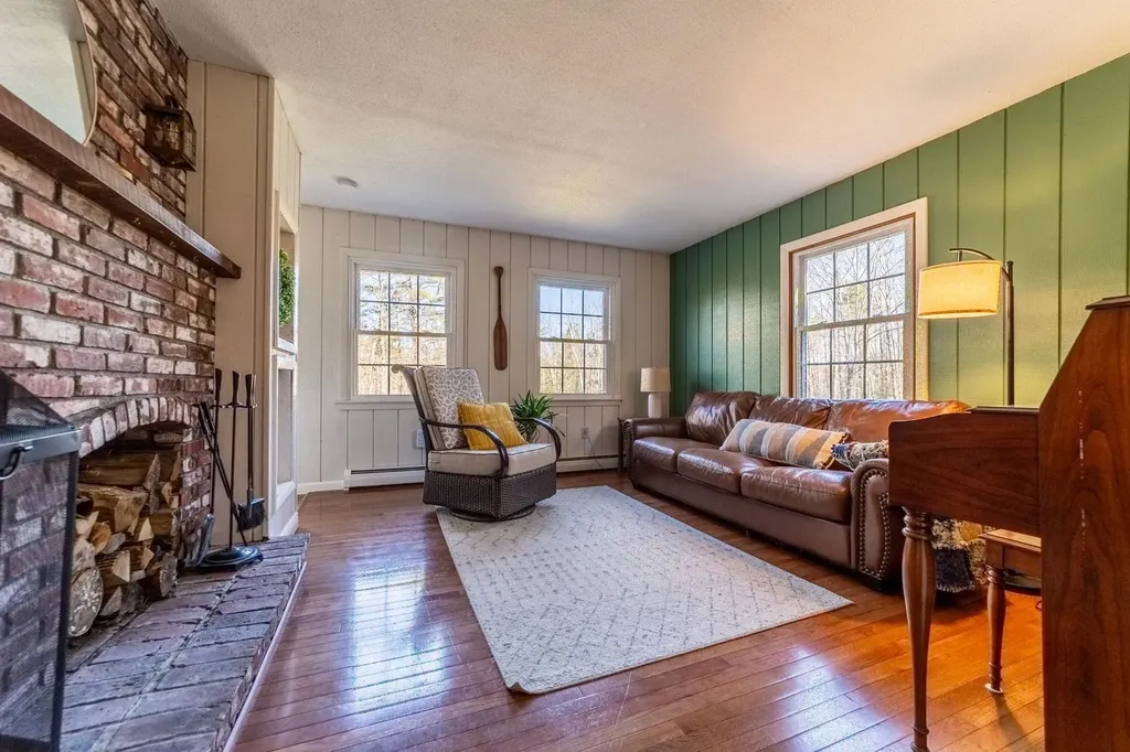 28 Hob Nob Lane Holderness NH 03245