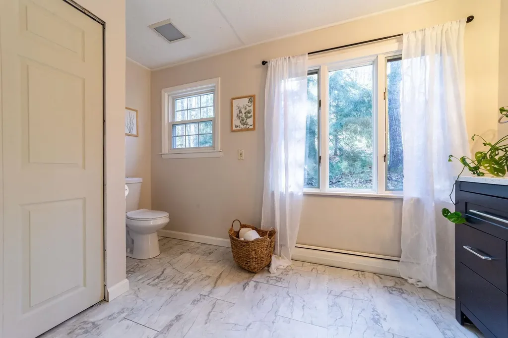 28 Hob Nob Lane Holderness NH 03245