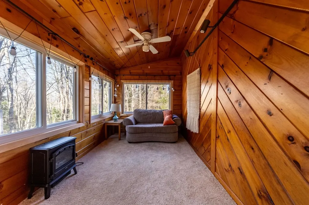 28 Hob Nob Lane Holderness NH 03245