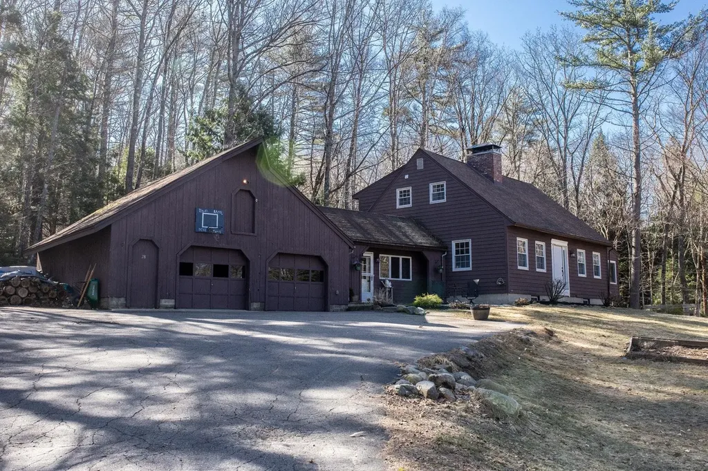 28 Hob Nob Lane Holderness NH 03245