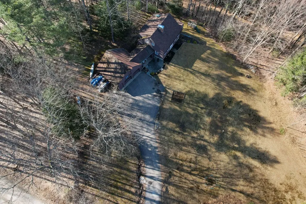 28 Hob Nob Lane Holderness NH 03245