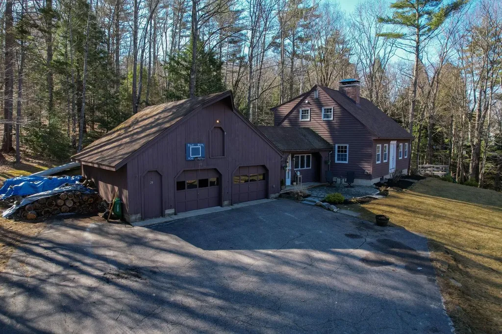 28 Hob Nob Lane Holderness NH 03245