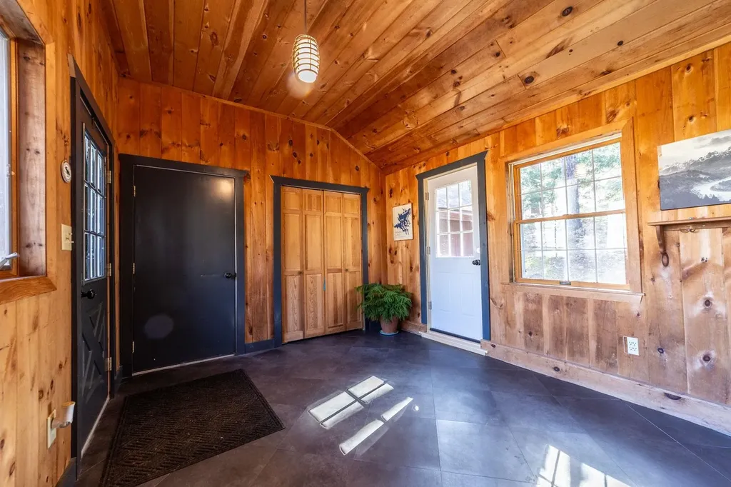 28 Hob Nob Lane Holderness NH 03245