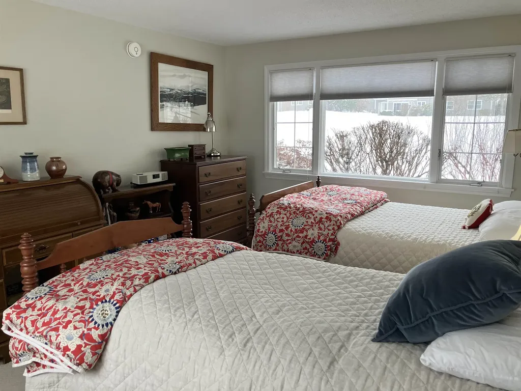 48 Hilltop Place New London NH 03257