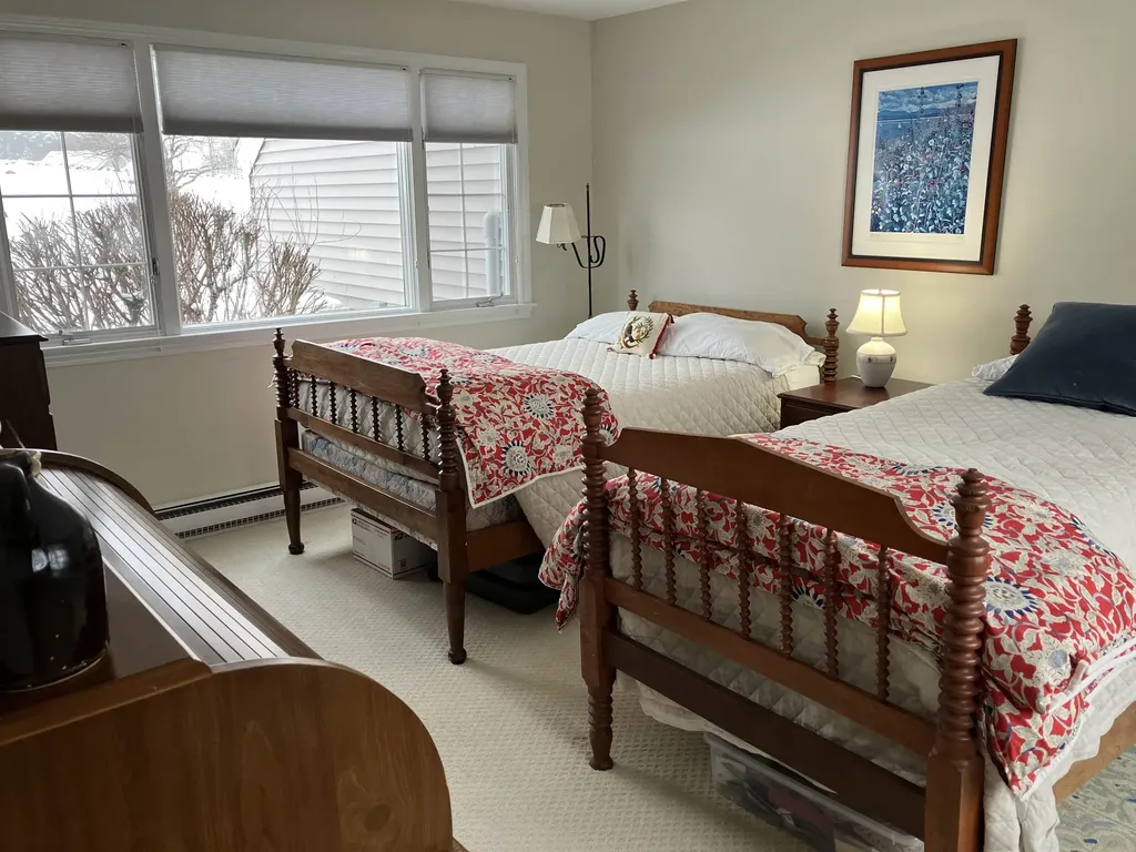 48 Hilltop Place New London NH 03257