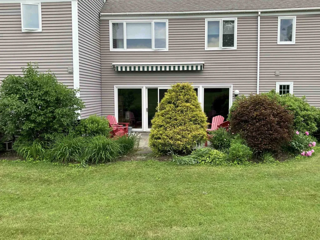 48 Hilltop Place New London NH 03257