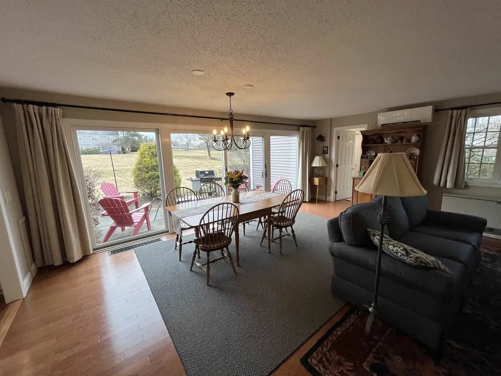 48 Hilltop Place New London NH 03257