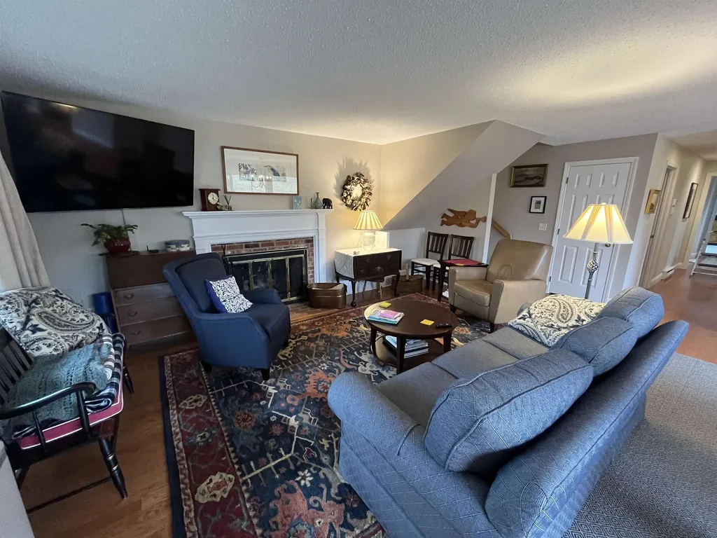 48 Hilltop Place New London NH 03257