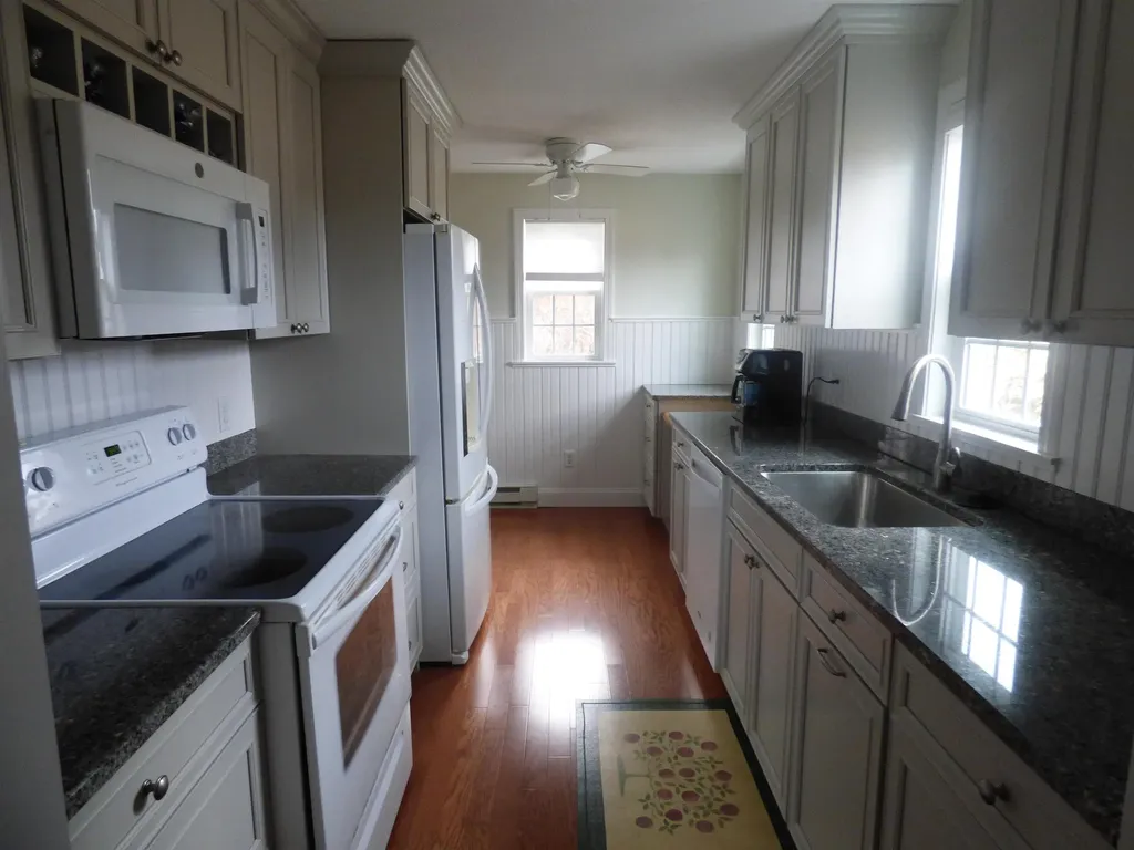 48 Hilltop Place New London NH 03257