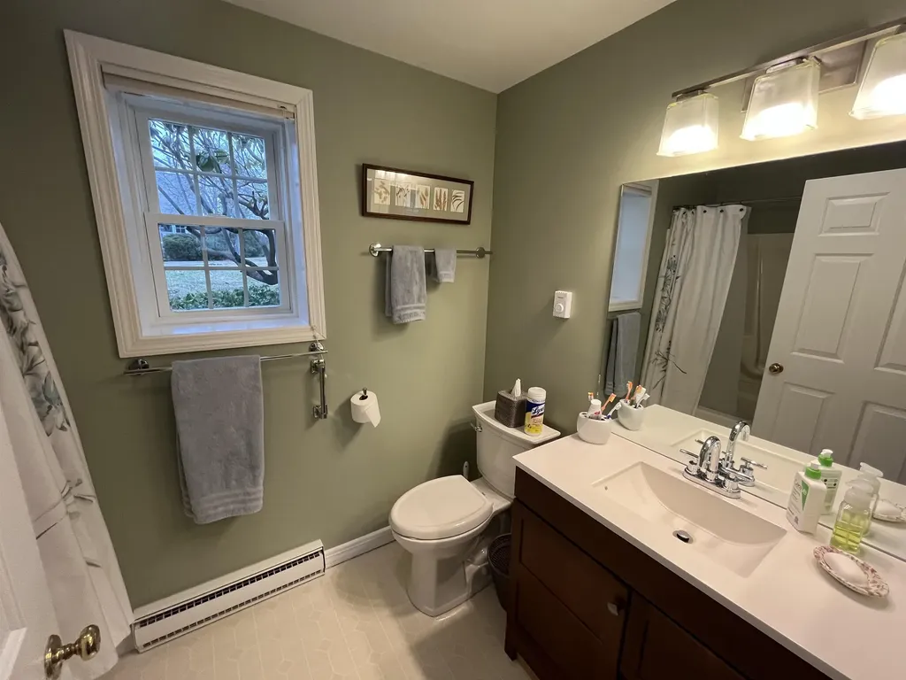 48 Hilltop Place New London NH 03257