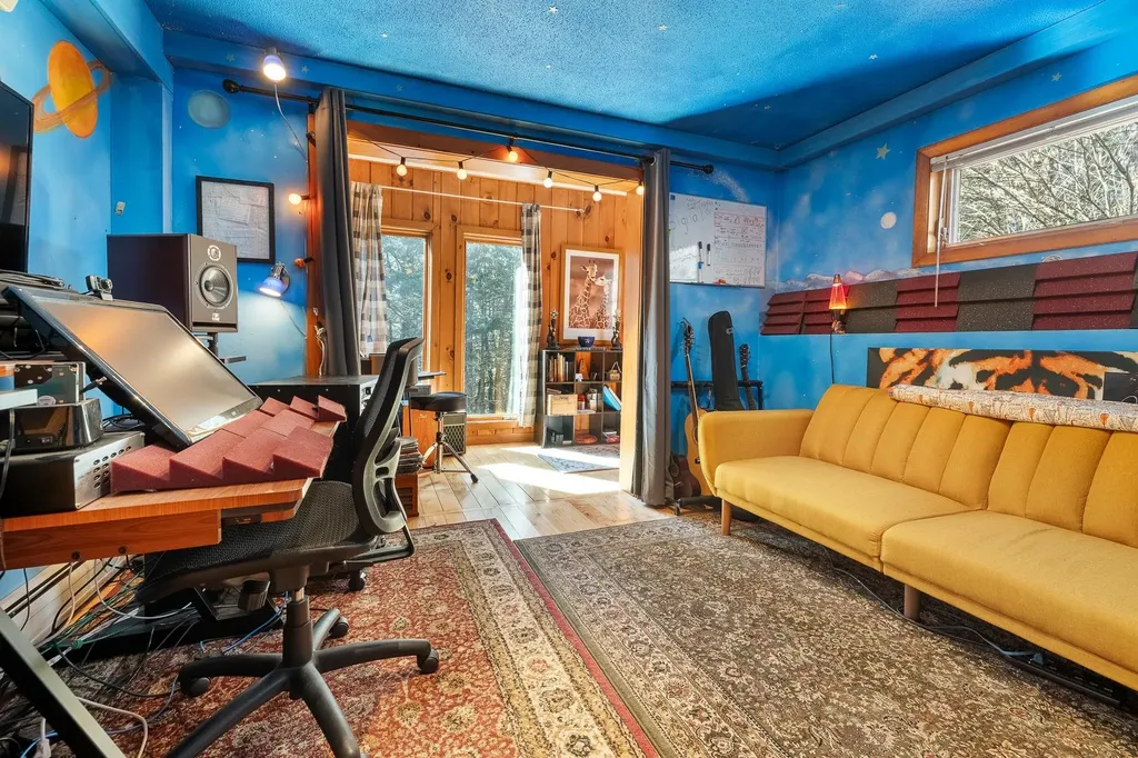 132 Chittenden Drive Hartford VT 05059