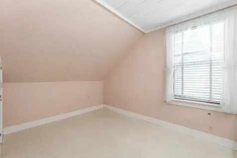 20 Gillette Street Laconia NH 03246