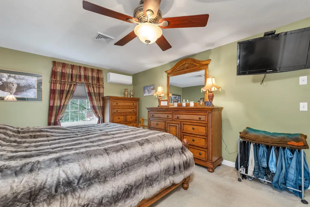 2761 Lake Shore Road Gilford NH 03249