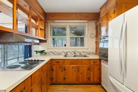 23 Moore Court Burlington VT 05408