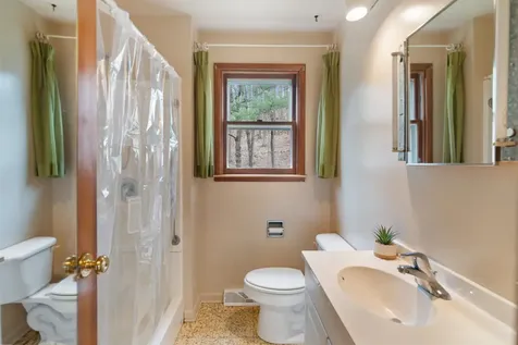 23 Moore Court Burlington VT 05408