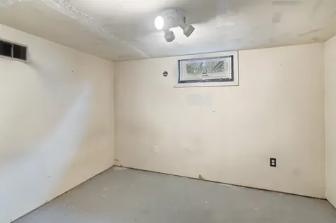 23 Moore Court Burlington VT 05408