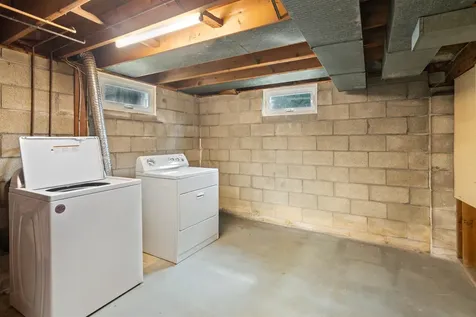 23 Moore Court Burlington VT 05408