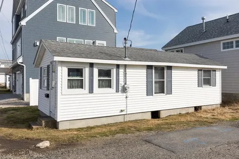 8 Chase Street Hampton NH 03842
