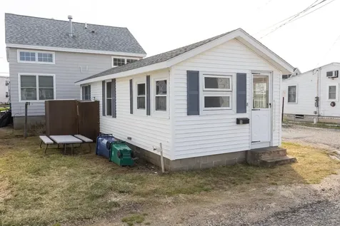 8 Chase Street Hampton NH 03842