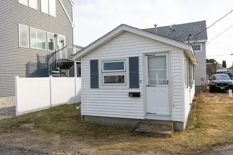 8 Chase Street Hampton NH 03842