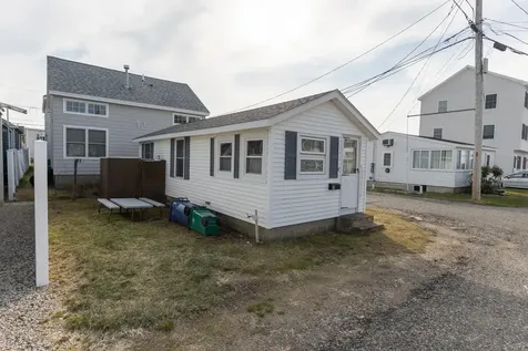 8 Chase Street Hampton NH 03842