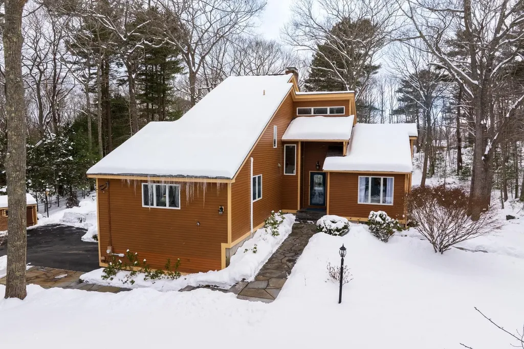 22 Pocahontas Road Kittery ME 03905