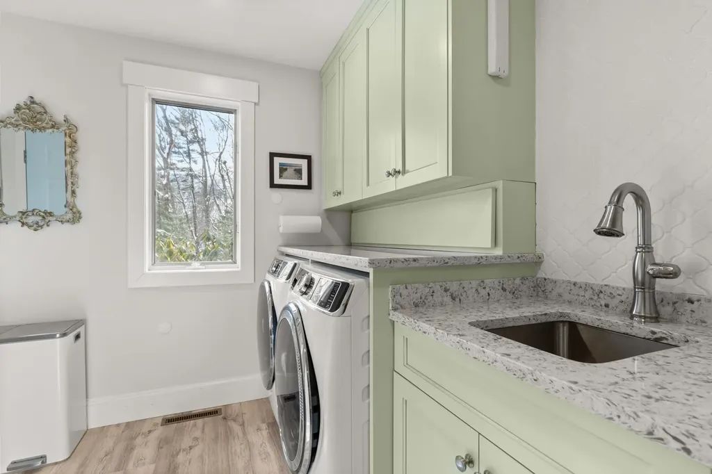 22 Pocahontas Road Kittery ME 03905