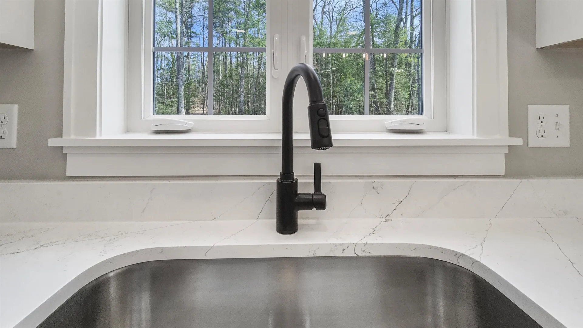 111 North River Road Epping NH 03042