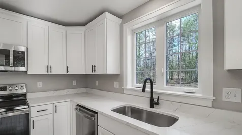 111 North River Road Epping NH 03042