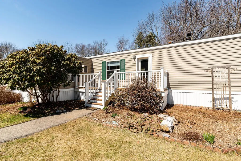 16 Granite Drive North Hampton NH 03862