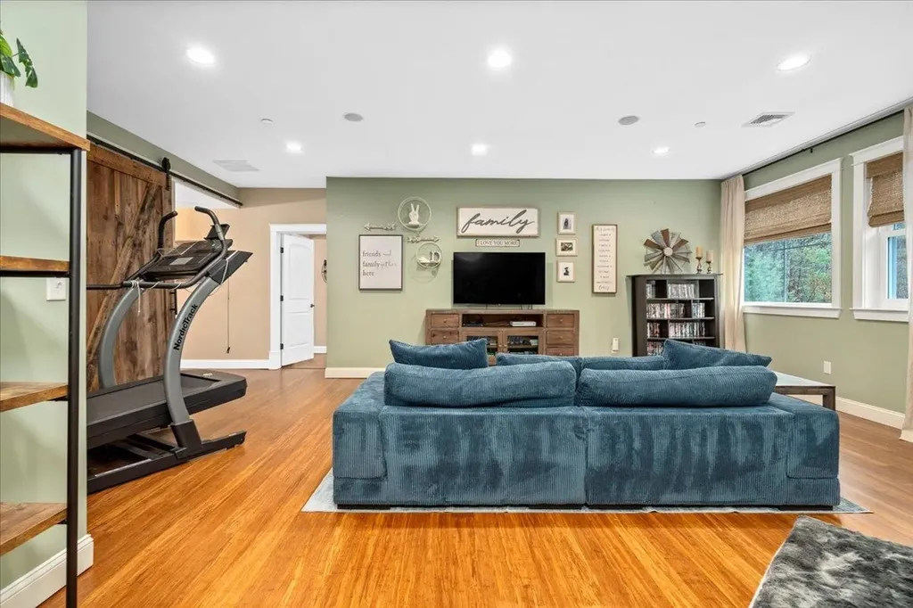 7 Lovejoy Lane Hollis NH 03049