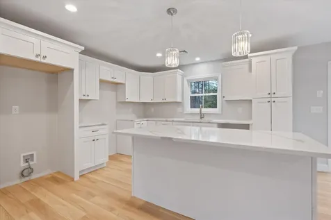 28 Hickory Hill Road Epping NH 03042