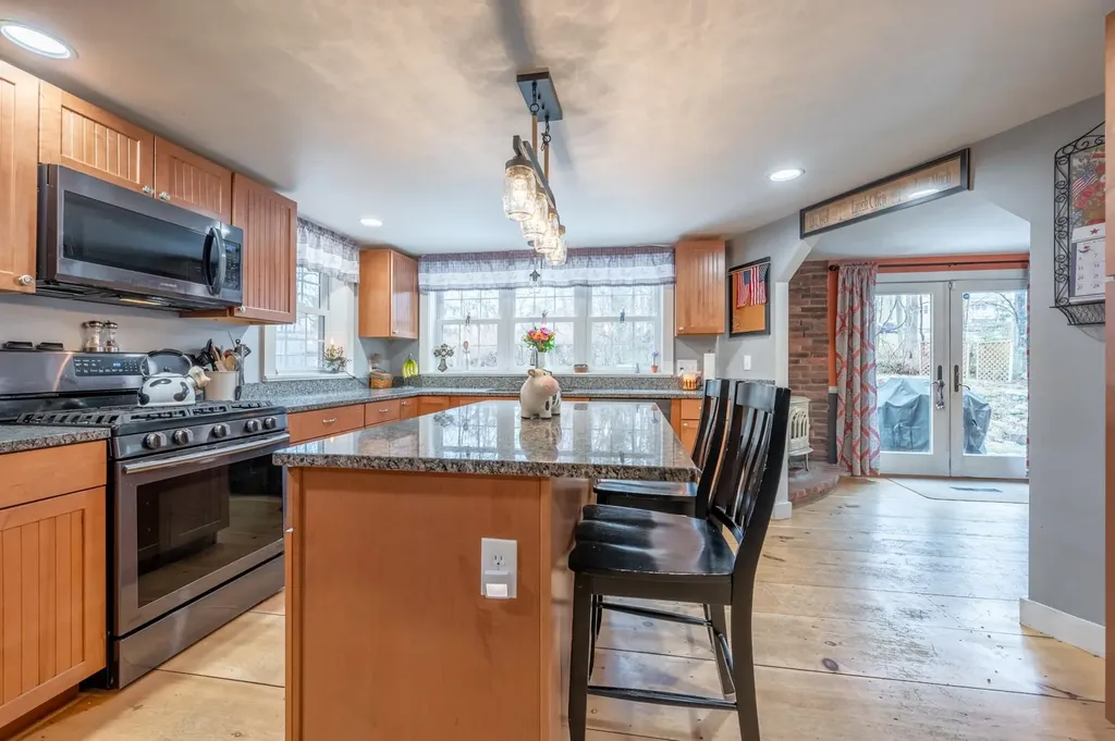 65 Barrett Road New London NH 03257