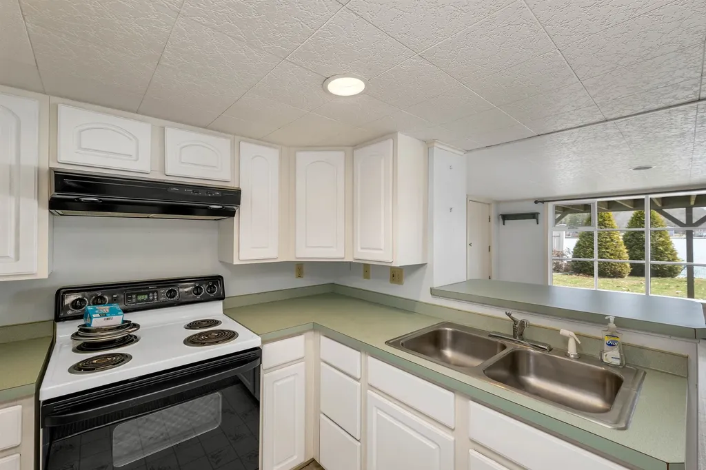 29 Bay Shore Drive Sanbornton NH 03269