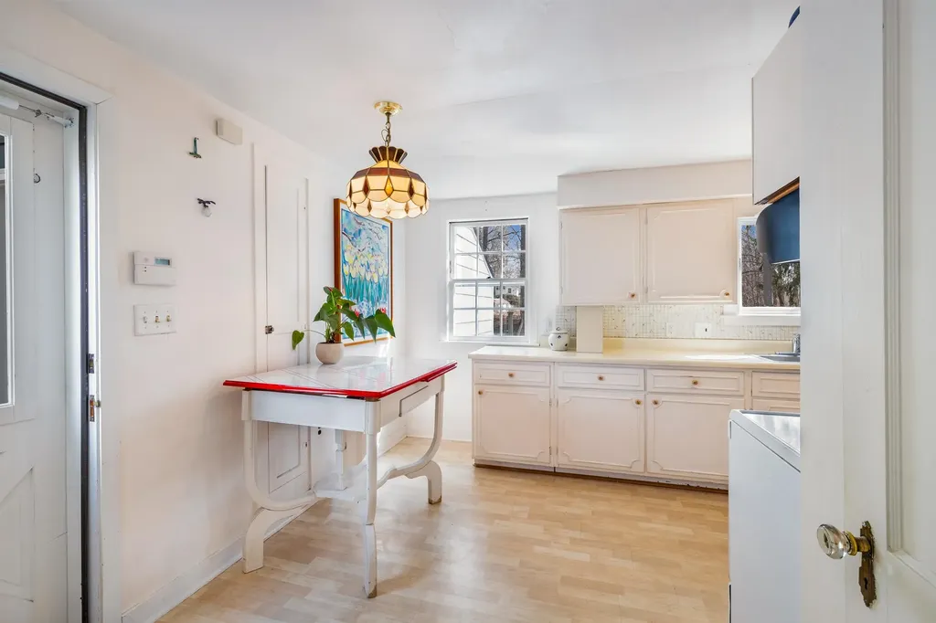 21 Colonial Square Burlington VT 05401