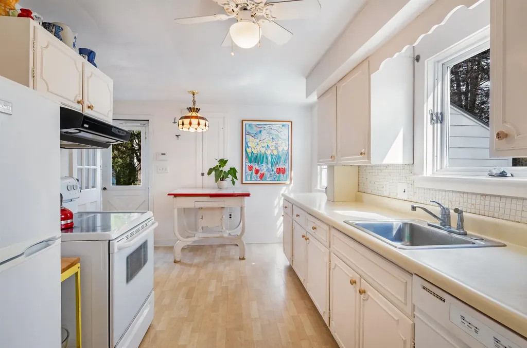 21 Colonial Square Burlington VT 05401