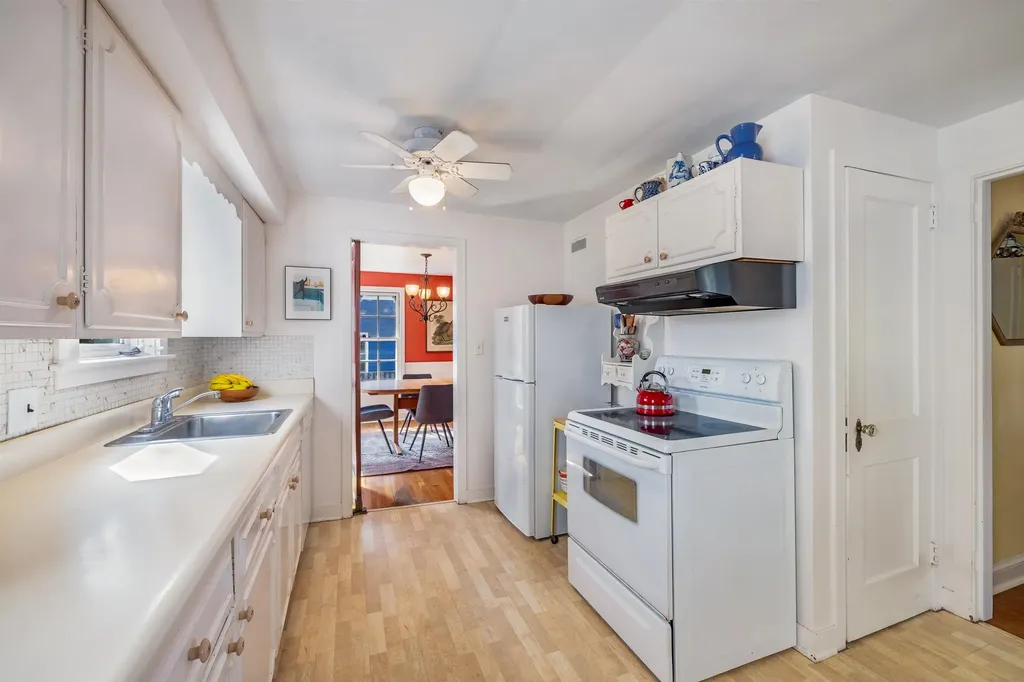 21 Colonial Square Burlington VT 05401