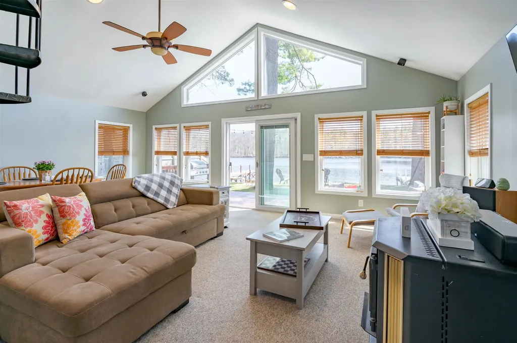 1011 Collettes Grove Road Derry NH 03038
