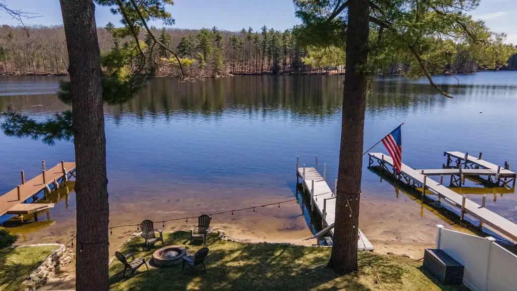 1011 Collettes Grove Road Derry NH 03038
