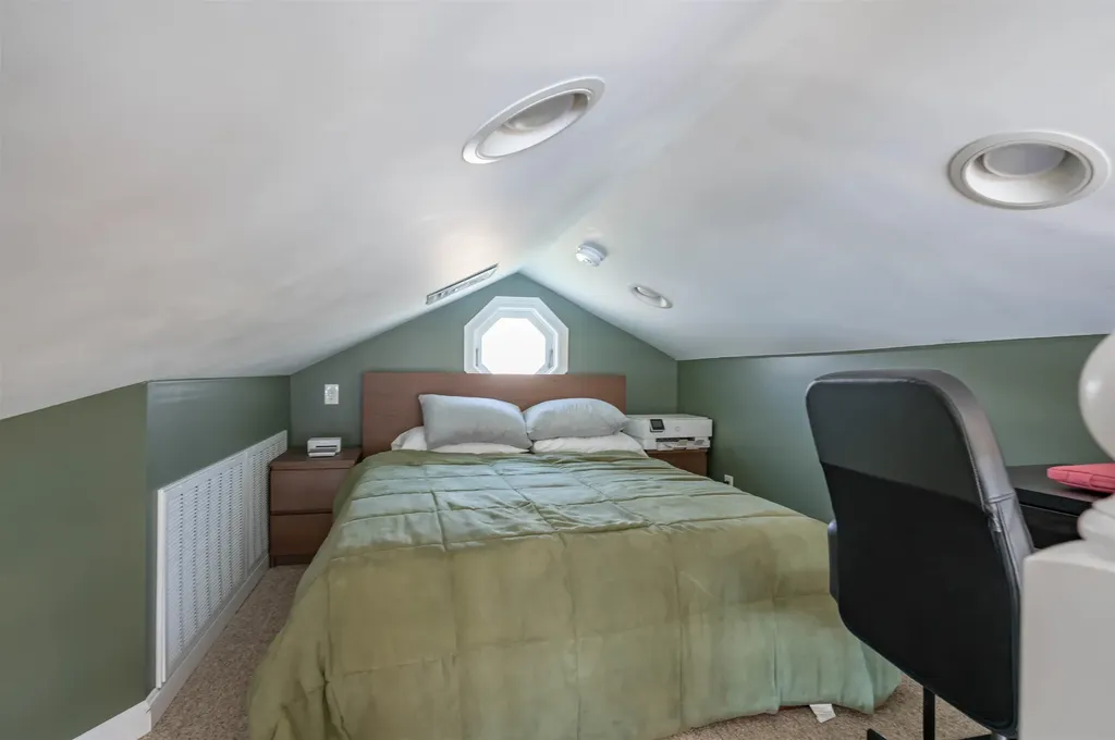 1011 Collettes Grove Road Derry NH 03038