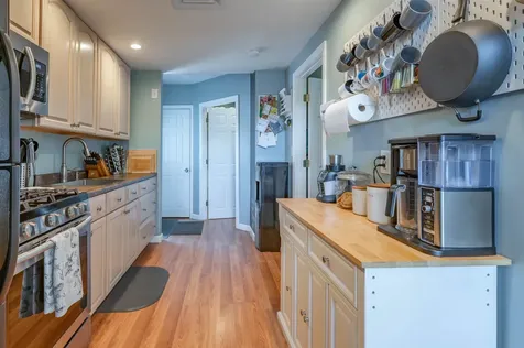 1011 Collettes Grove Road Derry NH 03038