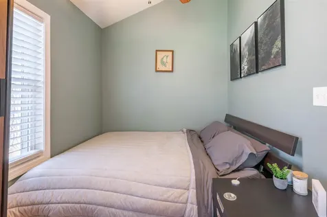 1011 Collettes Grove Road Derry NH 03038