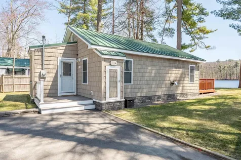 1011 Collettes Grove Road Derry NH 03038