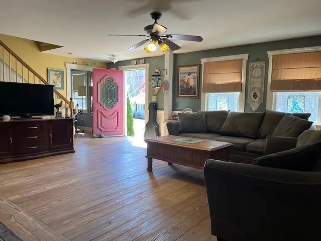 290 Mammoth Road Pelham NH 03076