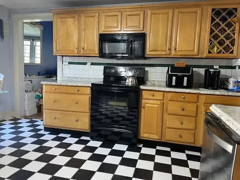 290 Mammoth Road Pelham NH 03076