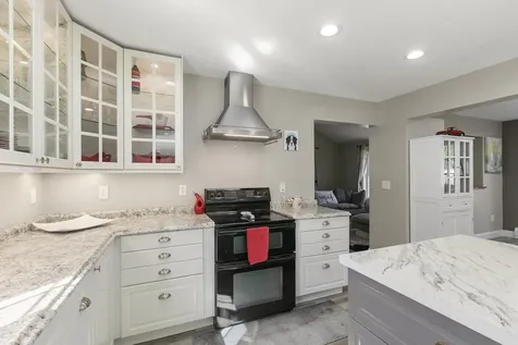 10 Ann Logan Circle Raymond NH 03077