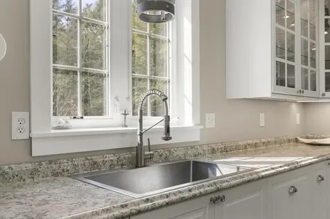 10 Ann Logan Circle Raymond NH 03077