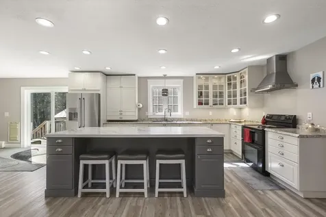 10 Ann Logan Circle Raymond NH 03077