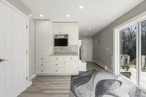 10 Ann Logan Circle Raymond NH 03077