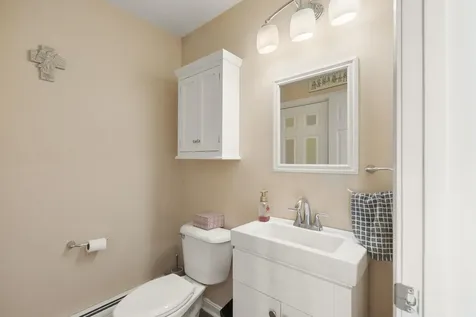 10 Ann Logan Circle Raymond NH 03077